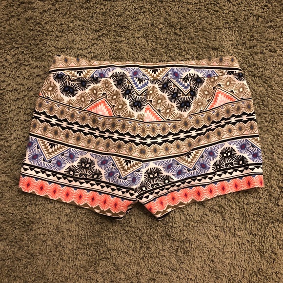 Old Navy Patterned Shorts - Picture 2 of 6